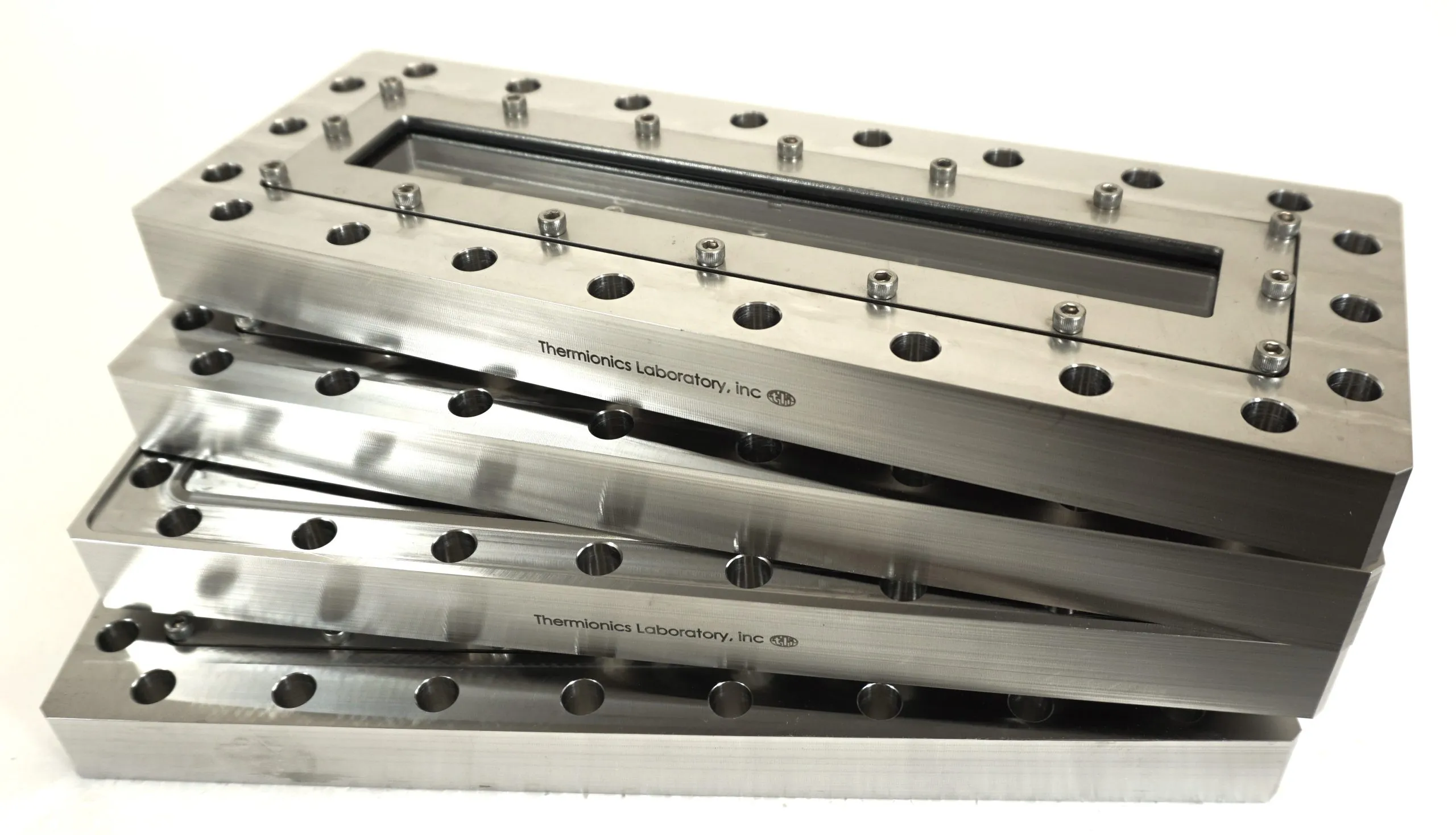 Photo of a stack of 4 stainless steel pyraflat viewports